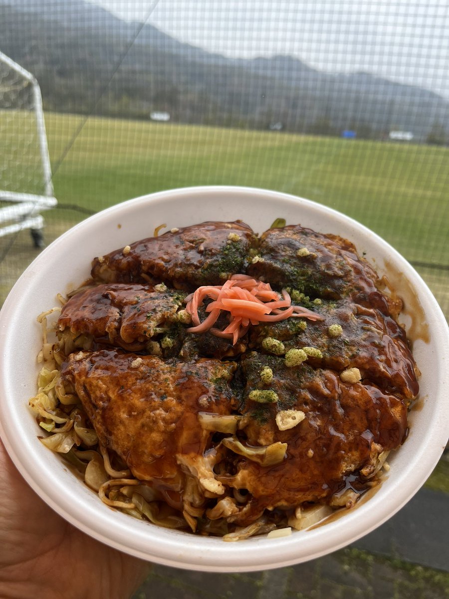monster_kickn's tweet photo. サンフレッチェ　サッカー公園であきたかた焼きを頂きますヽ(´▽｀)/

お好み焼きの高猿
https://t.co/QUF6ITqHGp https://t.co/YHXWtCnZha