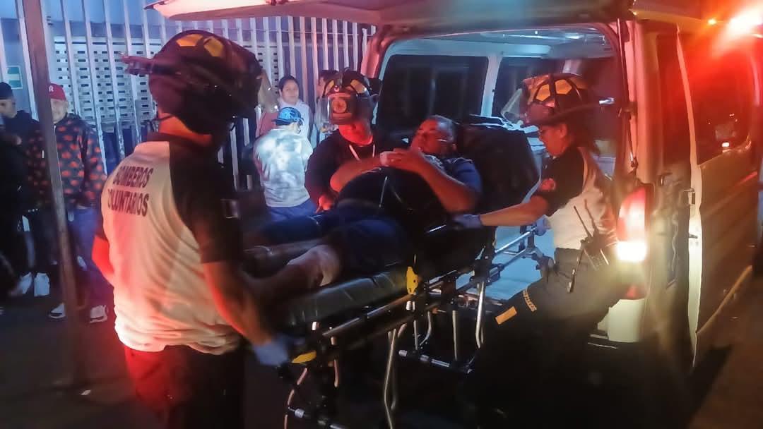 Noti_Atlantico's tweet image. 🔴#HECHOSGT | #Preliminar, Se reportan 6 personas heridas tras #AtaqueArmado en Los Ocotes #Zona25, bomberos de distintas compañías atienden emergencia.