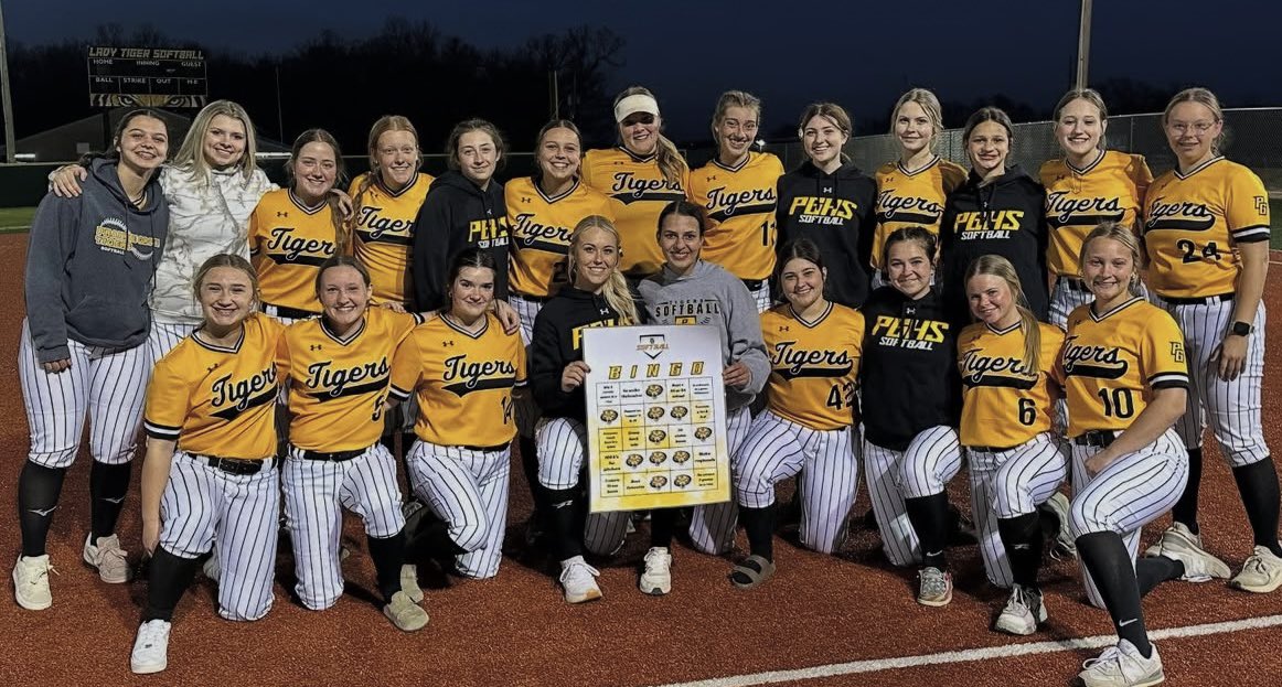 Jill_Emerson88's tweet photo. PGSB update! Saturday big win against Pottsville and again tonight with a run rule against Clarksville 15-5! We also completed our first BINGO on our goal poster in the first 5 games of the season! Proud of these girls! #GOPG 🖤💛 https://t.co/x9fCi6PClP