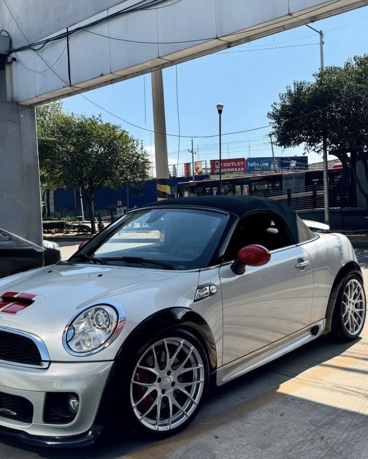 CooperCvlt's tweet photo. JCW Roadster! Photo from: @elfamosisimoerick #CooperCvlt #MiniCooper #MiniRoadster #jcw #johncooperworks #lowered #fitment #lowcars #lowmini https://t.co/GyJZrQFxIm