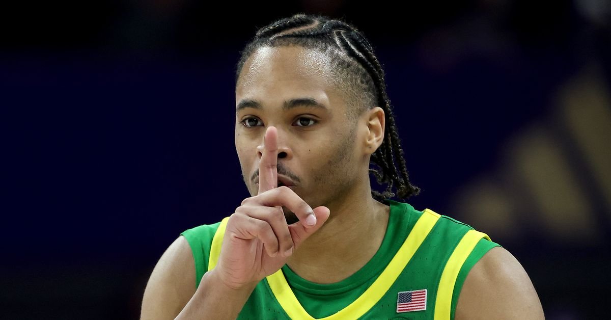 AddictedToQuack's tweet image. Sunday Hoops: MBB survives UW, win streak reaches seven: rpst.cc/CR59EJ