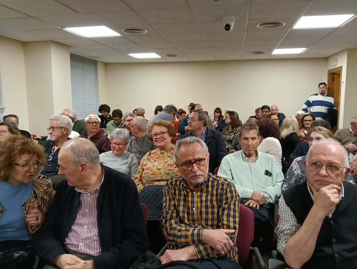 📚Ayer estuvimos presentando el libro “Memoria, escuela y democracia. Una democracia sin memoria no es sostenible” en la Universidad de Murcia. 

📷Aquí dejamos unas imágenes de la jornada.