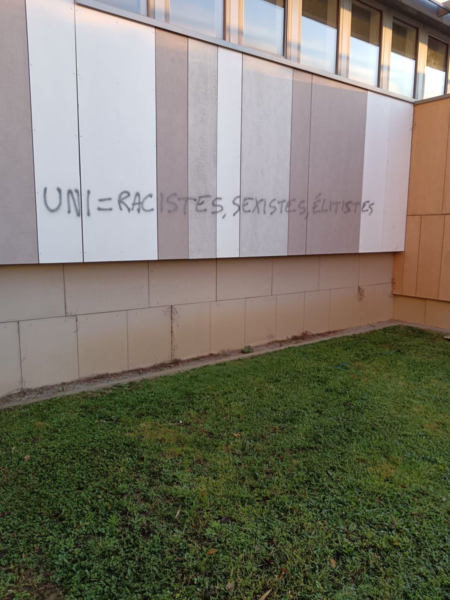 unilemans's tweet photo. Alors que les élections étudiantes à l’Université du Mans commencent aujourd’hui, l’entièreté du campus est tagué avec des insultes à l’encontre de l’UNI.

L’extrême-gauche ne change pas. Nous savons que les étudiants feront le bon choix entre l’ordre et le chaos.

Votez ! https://t.co/mqGfQhehZJ