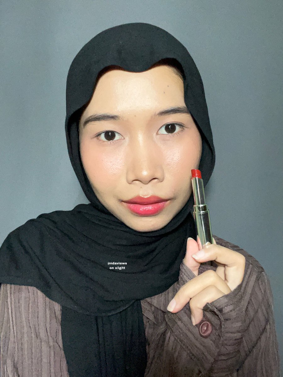 ndaviews's tweet photo. jujur, aku gapernah pede pake warna lippies yang bold gitu TAPI warna bold tinted lipbalm ini cantik bangett????😭😭

#LipGloColorBalm #YouAreOurMuse of #RedACosmetics https://t.co/LXtCjUi824