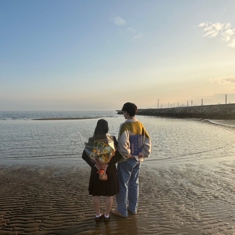 152__cm__'s tweet photo. 大好きなひまわりときいろの花束🌻
卒業式来てくれてありがとう(＾︶＾) https://t.co/Vs7kzzrBsB