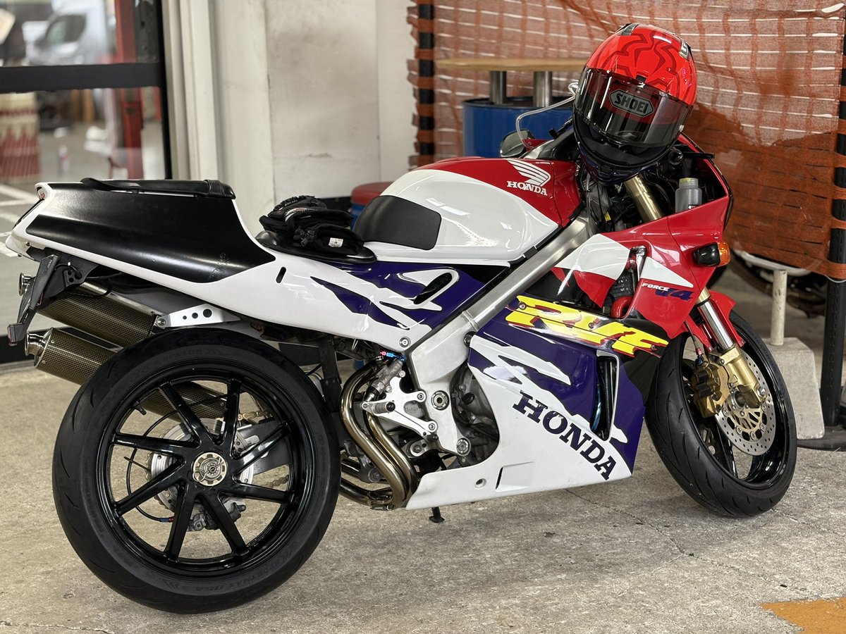 タイヤ交換した
DUNLOP Q5A