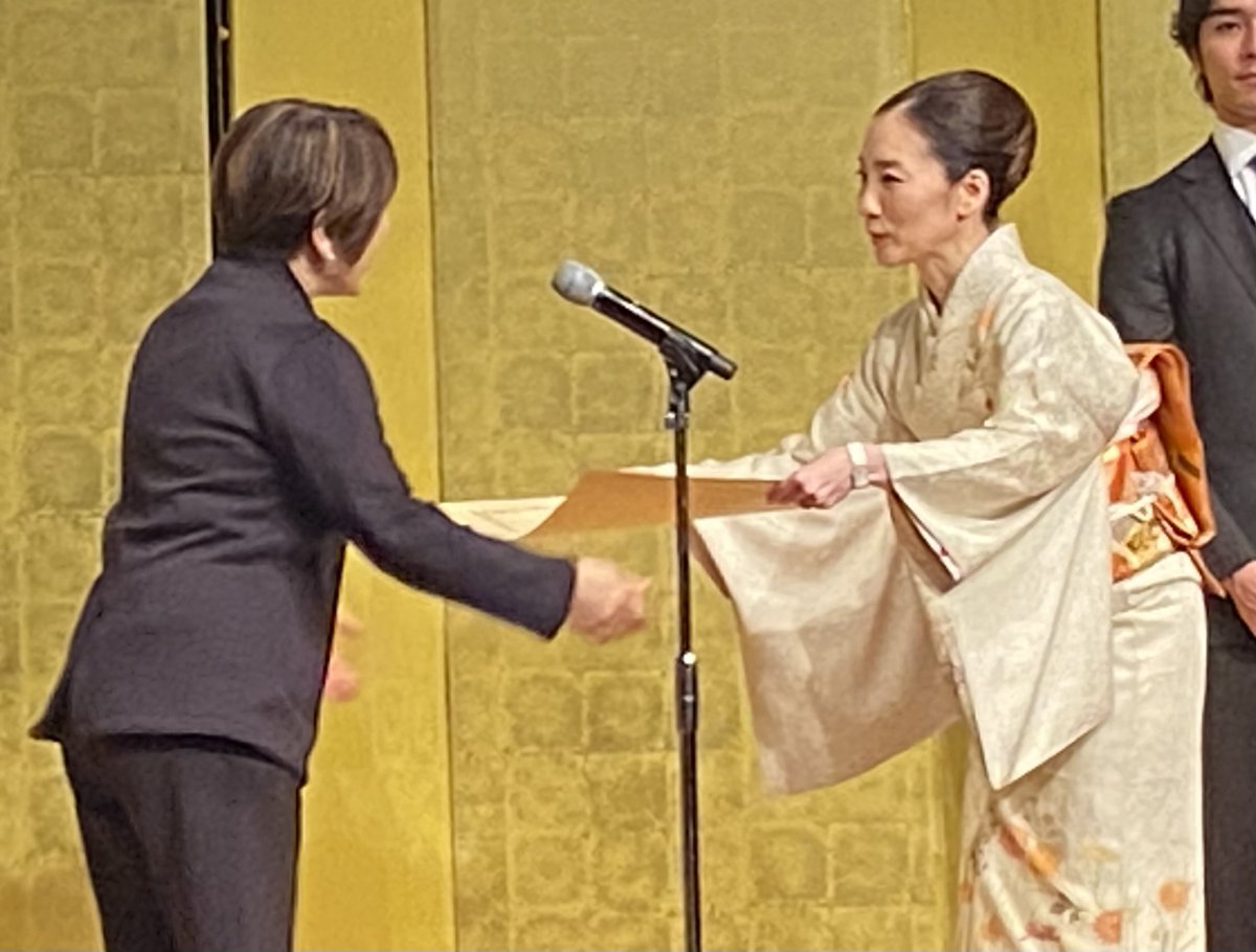 prmag_bunka's tweet photo. ✨令和６年度（第 75 回）芸術選奨贈呈式・祝賀会✨

本日行われた、令和６年度（第 75 回）芸術選奨贈呈式の様子を速報でお届けします！
今後、準備が整い次第写真や動画をアップしますので、お楽しみに！
＃芸術選奨 ＃青山剛昌 ＃桜井政博 ＃尾上紫 https://t.co/Y1JaUJgCzA