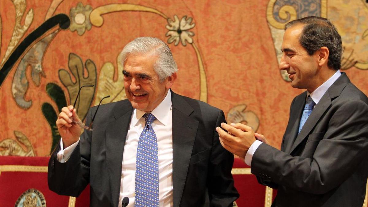 Ha fallecido Esteban López-Escobar <a href="/unav/">Universidad de Navarra</a> , un gran universitario, un gran comunicador, una gran persona. Mucho aprendí de su talenate y su talento, de su gran capacidad de servicio y de su faciidad para entablar nuevas amistades. Mucho debe a él la Facultad de Comunicación de la