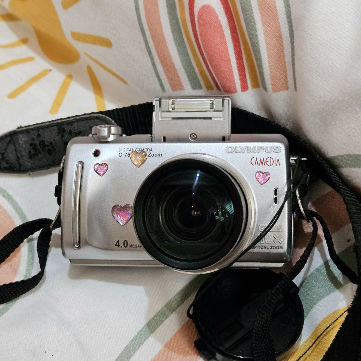 scoupsiciti's tweet photo. WTS LFB 
📷 Olympus Camedia c765 zoom

- All functions working
- 9.5/10 body condition
- CCD sensor (vintage vibes)
- 4x digital zoom
- 4 megapixels
- electronic viewfinder
- built-in pop up flash
- uses xd card

Inclusions:
Unit
Battery

PRICE IS NEGOTIABLE https://t.co/d0C1vI790V
