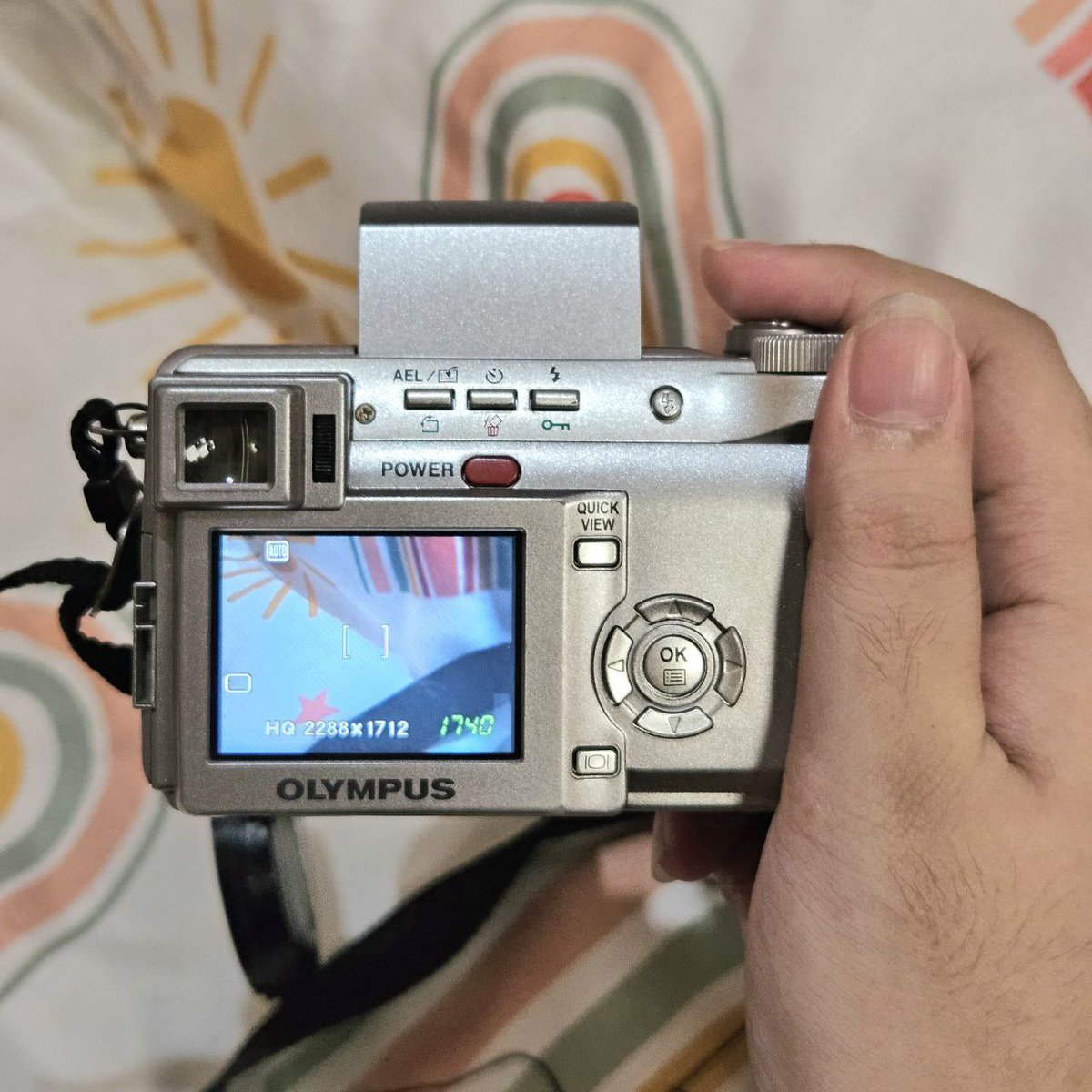 scoupsiciti's tweet photo. WTS LFB 
📷 Olympus Camedia c765 zoom

- All functions working
- 9.5/10 body condition
- CCD sensor (vintage vibes)
- 4x digital zoom
- 4 megapixels
- electronic viewfinder
- built-in pop up flash
- uses xd card

Inclusions:
Unit
Battery

PRICE IS NEGOTIABLE https://t.co/d0C1vI790V