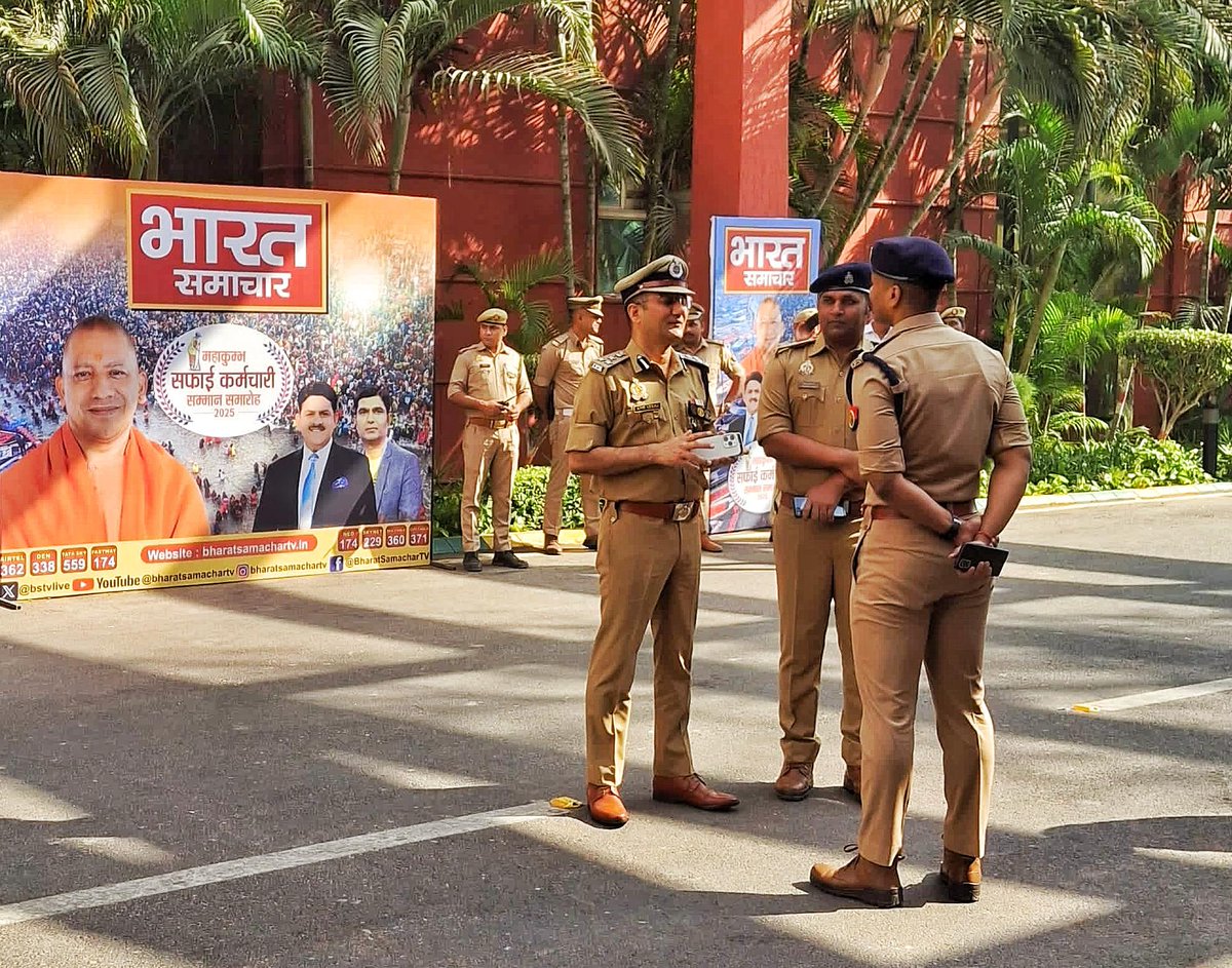 JCP L&O LUCKNOW (@lojcp) on Twitter photo Jt.CP L&O महोदय ने थाना क्षेत्र विभूतिखण्ड स्थित #इंदिरा_गांधी_प्रतिष्ठान में आयोजित "#भारत_समाचार_काँन्क्लेव" में मा0 मुख्यमंत्री महोदय (उ०प्र०)जी के कार्यक्रम के दृष्टिगत सुरक्षा व्यवस्था का निरीक्षण कर संबंधित को दिए आवश्यक दिशा निर्देश।
<a href="/lkopolice/">LUCKNOW POLICE</a> 
<a href="/dgpup/">DGP UP</a> 
<a href="/Uppolice/">UP POLICE</a> 
<a href="/UPGovt/">Government of UP</a> Jt.CP L&O महोदय ने थाना क्षेत्र विभूतिखण्ड स्थित #इंदिरा_गांधी_प्रतिष्ठान में आयोजित "#भारत_समाचार_काँन्क्लेव" में मा0 मुख्यमंत्री महोदय (उ०प्र०)जी के कार्यक्रम के दृष्टिगत सुरक्षा व्यवस्था का निरीक्षण कर संबंधित को दिए आवश्यक दिशा निर्देश।
<a href="/lkopolice/">LUCKNOW POLICE</a> 
<a href="/dgpup/">DGP UP</a> 
<a href="/Uppolice/">UP POLICE</a> 
<a href="/UPGovt/">Government of UP</a>