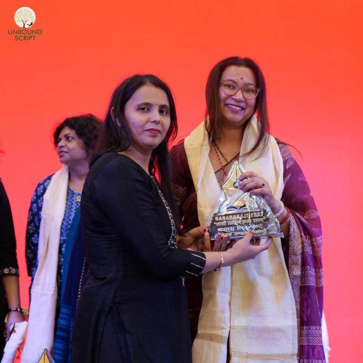 UnboundScript's tweet image. Taj Ganges, वाराणसी में आयोजित 'Banaras Lit Fest' में 'गीगी ज़ारा' की लेखिका प्रज्ञा मिश्रा जी एक चर्चा में शामिल हुईं।
उसकी कुछ तस्वीरें।
#unboundscript
#unboundyourself
#hindibooks #litfest
#gigizara
#banaraslitfest
#pragyamishra