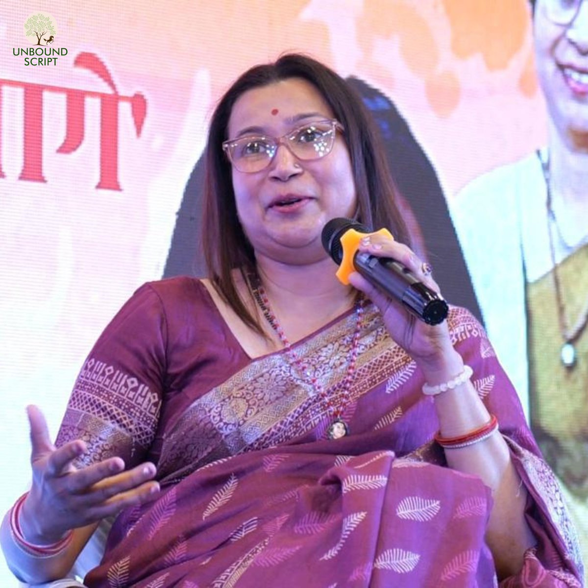 UnboundScript's tweet image. Taj Ganges, वाराणसी में आयोजित 'Banaras Lit Fest' में 'गीगी ज़ारा' की लेखिका प्रज्ञा मिश्रा जी एक चर्चा में शामिल हुईं।
उसकी कुछ तस्वीरें।
#unboundscript
#unboundyourself
#hindibooks #litfest
#gigizara
#banaraslitfest
#pragyamishra