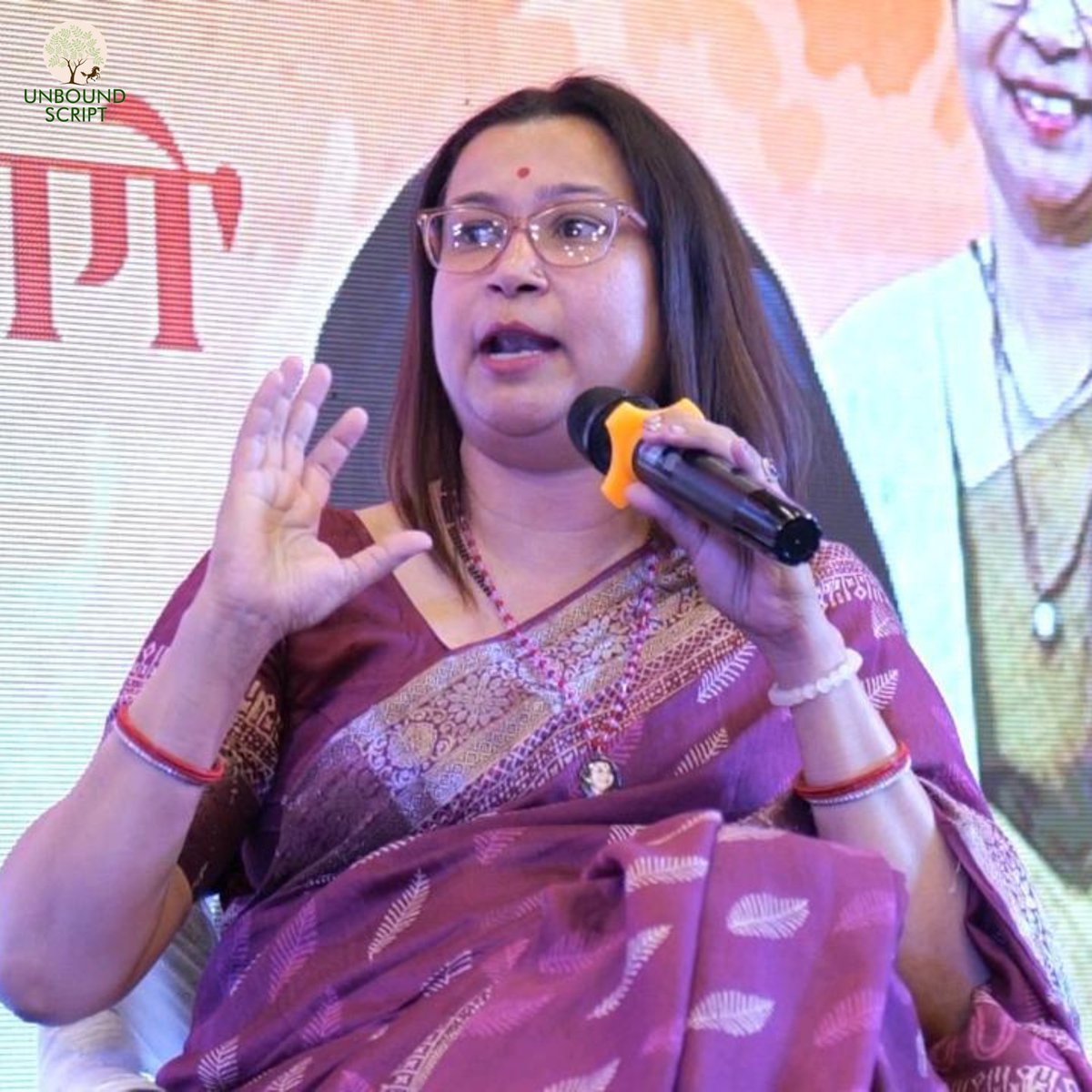 UnboundScript's tweet image. Taj Ganges, वाराणसी में आयोजित 'Banaras Lit Fest' में 'गीगी ज़ारा' की लेखिका प्रज्ञा मिश्रा जी एक चर्चा में शामिल हुईं।
उसकी कुछ तस्वीरें।
#unboundscript
#unboundyourself
#hindibooks #litfest
#gigizara
#banaraslitfest
#pragyamishra