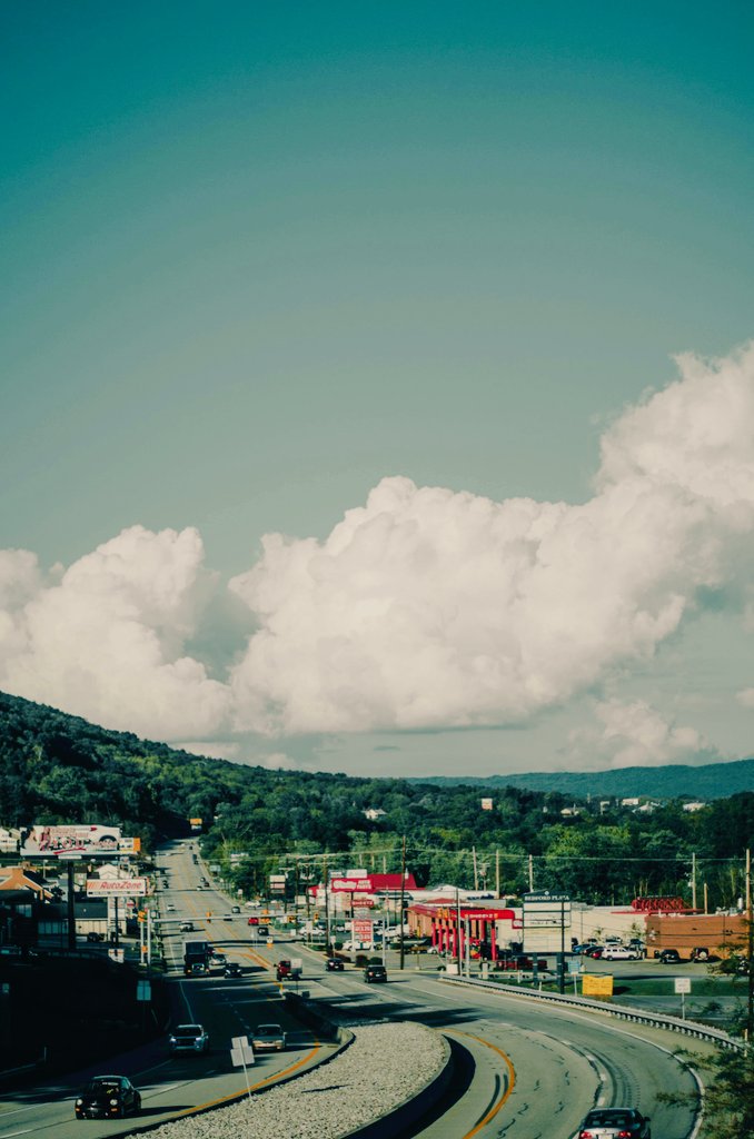 maheenshah's tweet image. 📍Pennsylvania, United States 🇺🇸

From the bustling cityscapes of Philadelphia to the serene beauty of the Pocono Mountains, Pennsylvania offers a rich blend of history, nature, and culture.  #Pennsylvania #TravelUSA #ExplorePA ✈️🏞️🌆