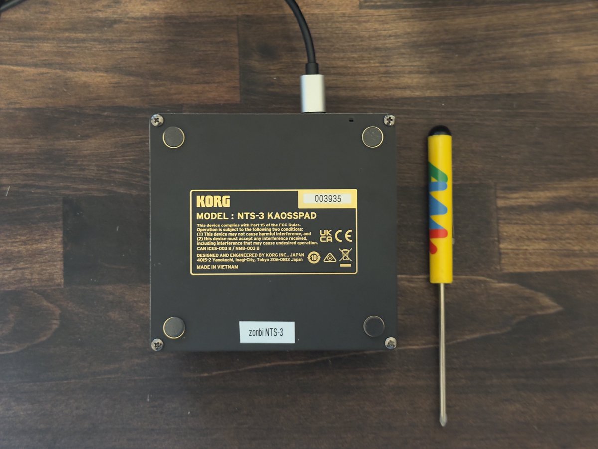 zonbi's tweet image. KORG NTS-3カオパ完成。
おパンツと機材には名前を書かなくてはなりません。

#KORG #NTS3 #KAOSSPAD