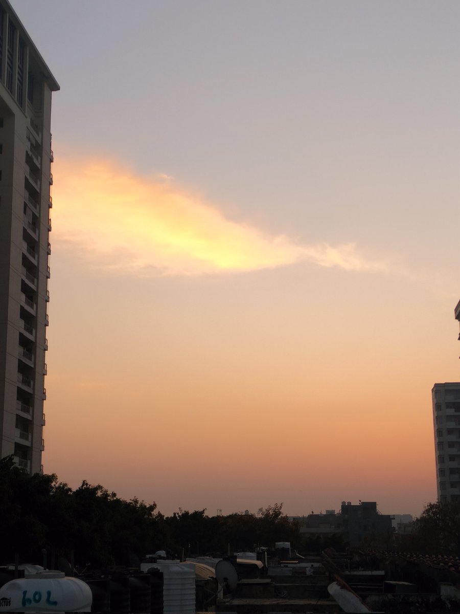 sarvmanglamcom's tweet image. प्रिय जयंत भाई
आपकी कामनाओं में शुभ बसा है, वही तो सारथी, सार्थक और शक्ति है।
सरकार को आकार देने की कोशिश उम्र भर रहेगी।
आपकी दुआ 👐, शुभकामनाएं 🎉 और शुभ संदेश ही प्रोत्साहन है जीवन में।
आपकी पाती ही "विशेष, विशिष्ट, वर्णित" है।
दिल से धन्यवाद 🙏 आभार 🙏