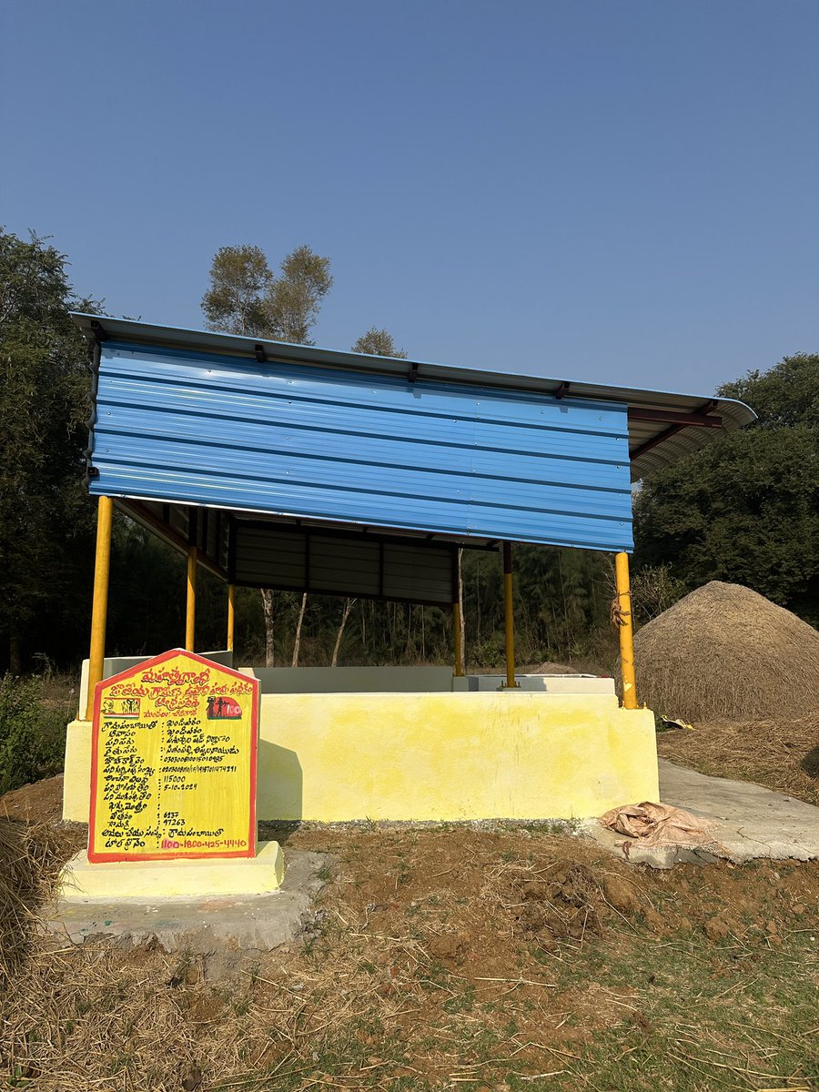 KiranBoidhapu's tweet image. ఆంధ్రప్రదేశ్, పంచాయతీరాజ్ గ్రామీణాభివృద్ధి విభాగం, అనకాపల్లి జిల్లా, చీడికాడ మండలం, ఖండివరం గ్రామంలో, ఉపాధి హమీ పథకం నిధులతో పల్లెపండుగలో భాగంగా పూర్తి అయిన గోకులం షెడ్లు. 👏🫡

@PawanKalyan @mvrkteja 
#MeriMaatiMeraDesh #JSACTR2023
@IndiaMGNREGA @MgnregaGoi #PallePanduga