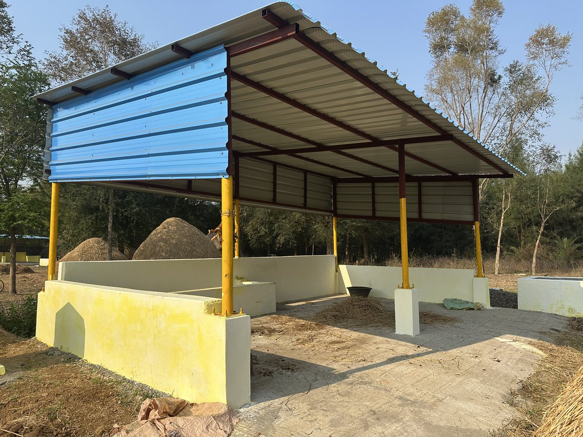 KiranBoidhapu's tweet image. ఆంధ్రప్రదేశ్, పంచాయతీరాజ్ గ్రామీణాభివృద్ధి విభాగం, అనకాపల్లి జిల్లా, చీడికాడ మండలం, ఖండివరం గ్రామంలో, ఉపాధి హమీ పథకం నిధులతో పల్లెపండుగలో భాగంగా పూర్తి అయిన గోకులం షెడ్లు. 👏🫡

@PawanKalyan @mvrkteja 
#MeriMaatiMeraDesh #JSACTR2023
@IndiaMGNREGA @MgnregaGoi #PallePanduga