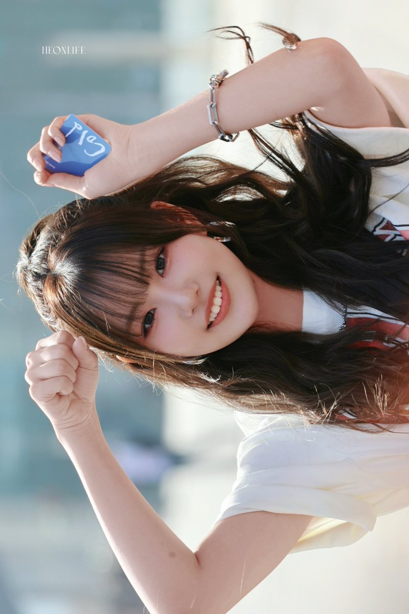 HEONLIFE's tweet image. 🤲🏻🫳🏻

#한지은 #JIEUN 
#YOUNGPOSSE #영파씨