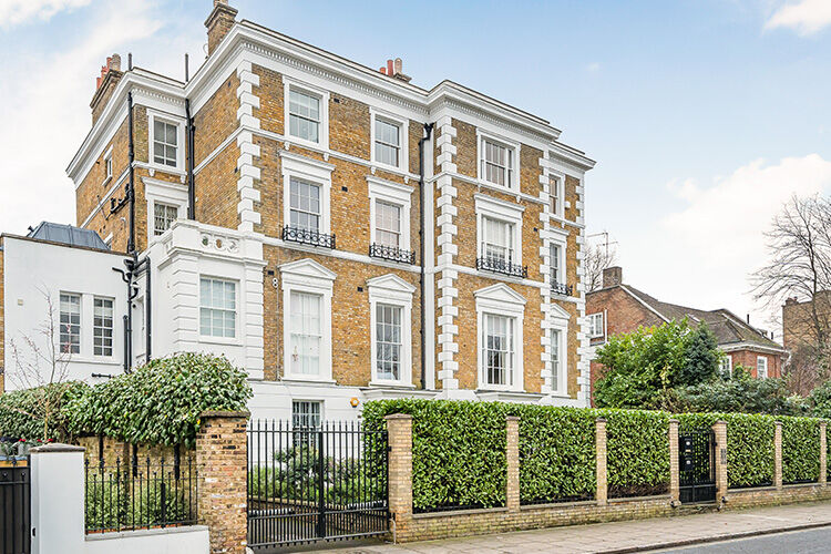 ChancellorsEA's tweet image. 🏡 To Rent: Stunning 3-Bedroom Apartment in Marlborough Place, St Johns Wood! 🏡

💻 bit.ly/4h5Zs6i ☎️ 020 7722 7101 
📧 sjw.lettings@chancellors.co.uk

#StJohnsWood #ForRent #LuxuryApartment #MarlboroughPlace #Chancellors