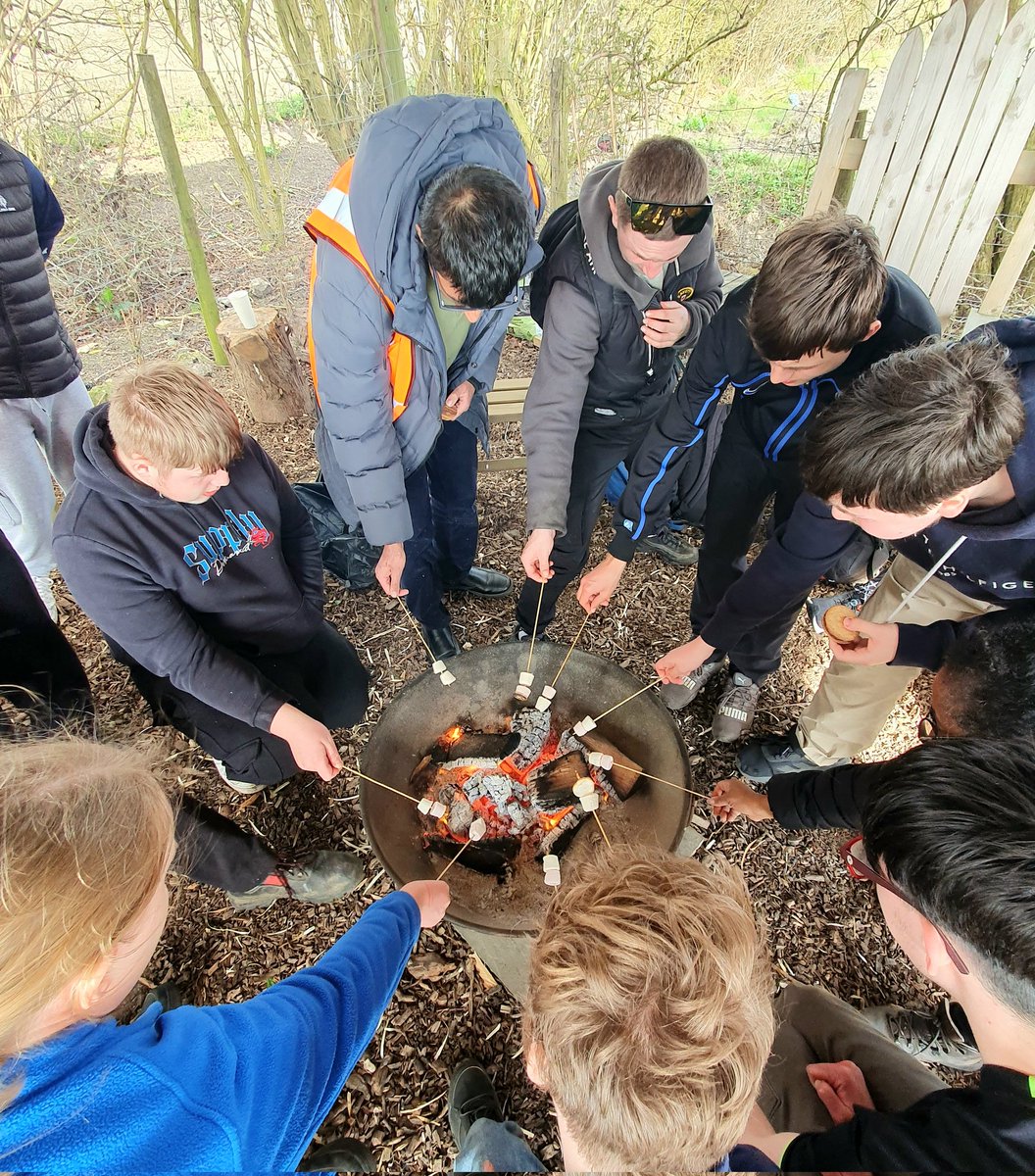StonyDean6thform tweet media