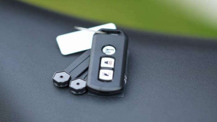 TribunJualBeli's tweet image. 🛵Cara Mengatasinya Smart Key Motor yang Bermasalah🛵

--a Thread

Smart key pada motor merupakan teknologi yang memudahkan pengendara dalam menyalakan kendaraan tanpa perlu memasukkan kunci secara fisik
#smartkey #motorcycle #tipsotomotif #MyGoldenBlood