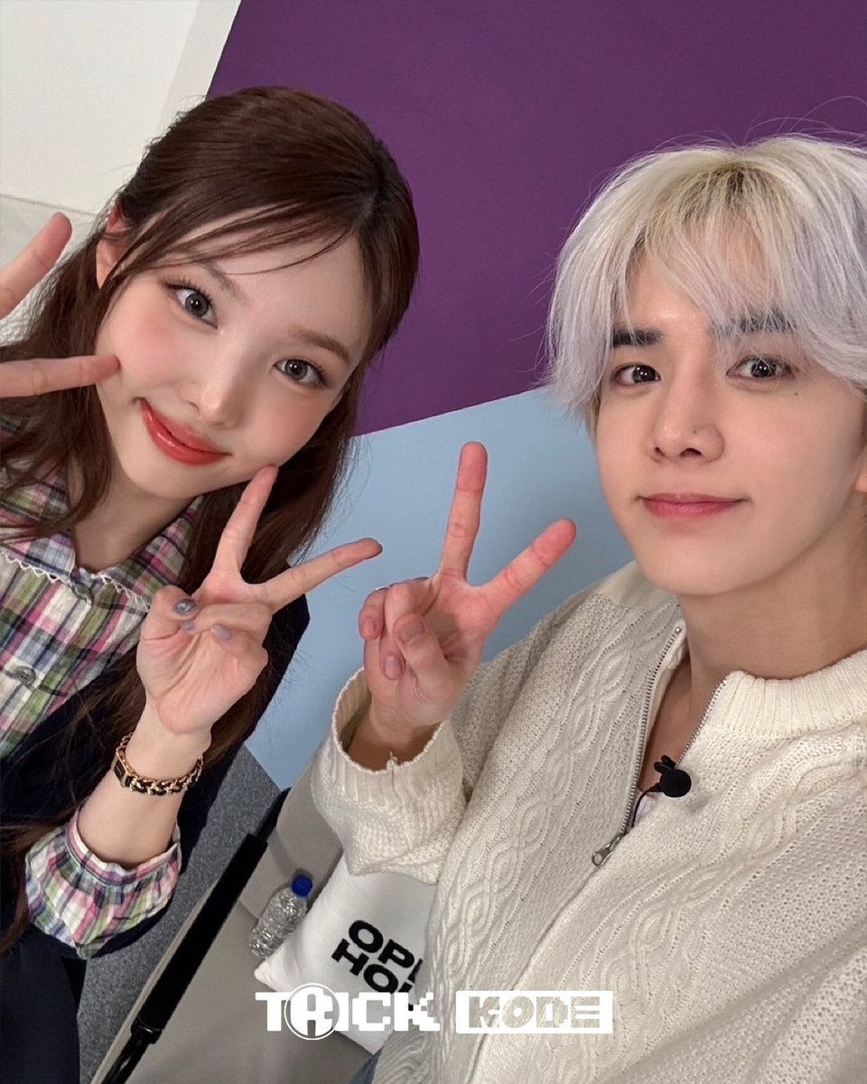 findyourKODE's tweet photo. 자칭 8년차 신인 빵티쥬 X 또 그걸 속고 있는 명석토끼의 미친(Postive) 케미 
👆ㄹㅇ 행복해서 웃음이 안멈췈ㅋㅋㅋ💗

🔗[EP.12] https://t.co/X62lcSUIoq 

#나연 #NAYEON #영훈 #YOUNGHOON
#TWICE #트와이스 #THEBOYZ #더보이즈 #VVV
#트릭코드 #TRICKKODE #KODE https://t.co/Rh4XACDy9q