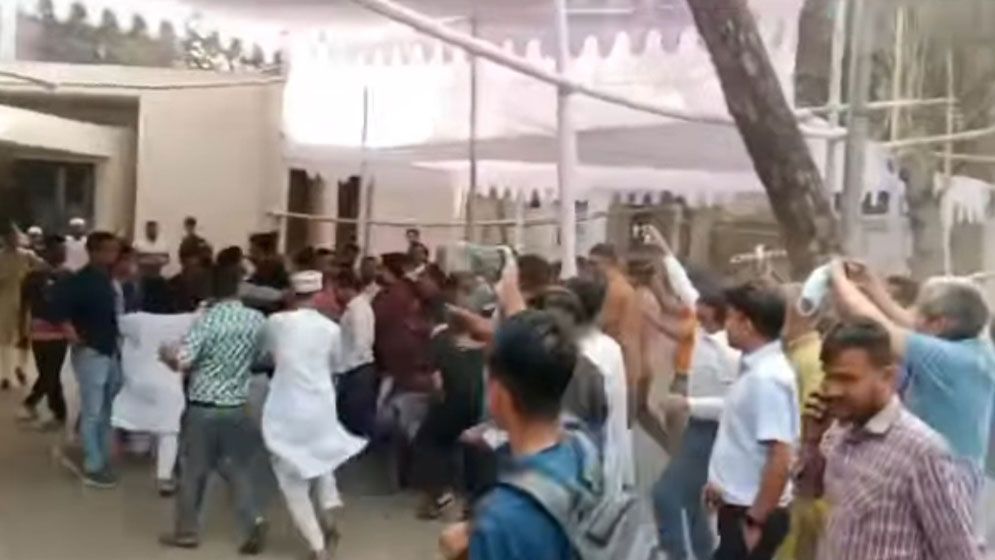 জাতীয় প্রেস ক্লাবের ১৩ কর্মচারী আহত