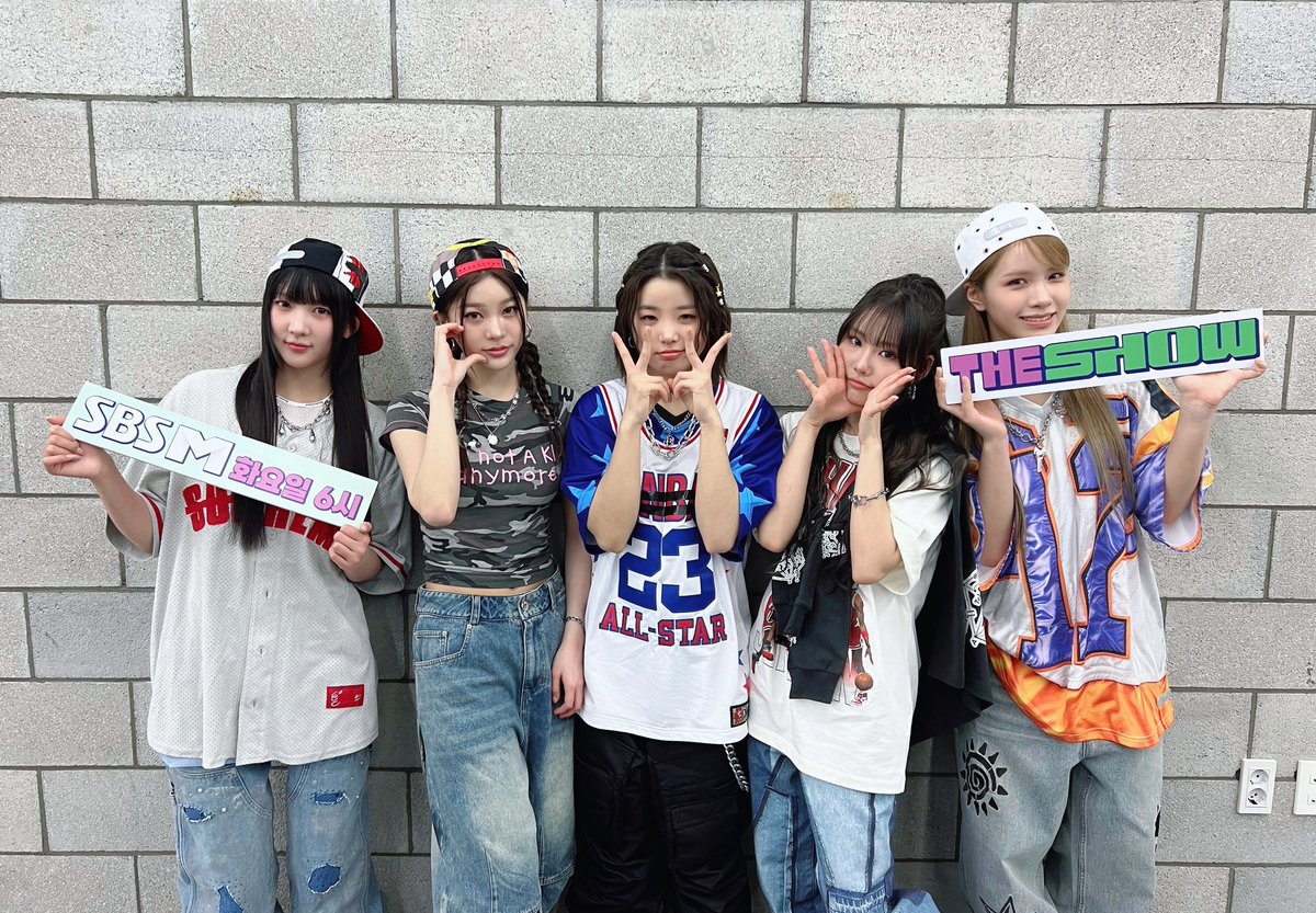 theshow_offcl's tweet image. #더쇼 캐스터가 날씨 알려드립니다‼️💨

️⚠️ 여러분 요즘 날씨 정말 조심해야 한대요…
기후 이상이랑 지구온난화 이슈로 날씨가 오락가락해서💦 따뜻하게 챙겨 입지 않으면 몸이 으슬으슬 춥고🥶 재채기가 자꾸 나오는 것이🤧 #COLD 해져버려서 #영파씨 를 한없이 사랑하고💗 안아주고…