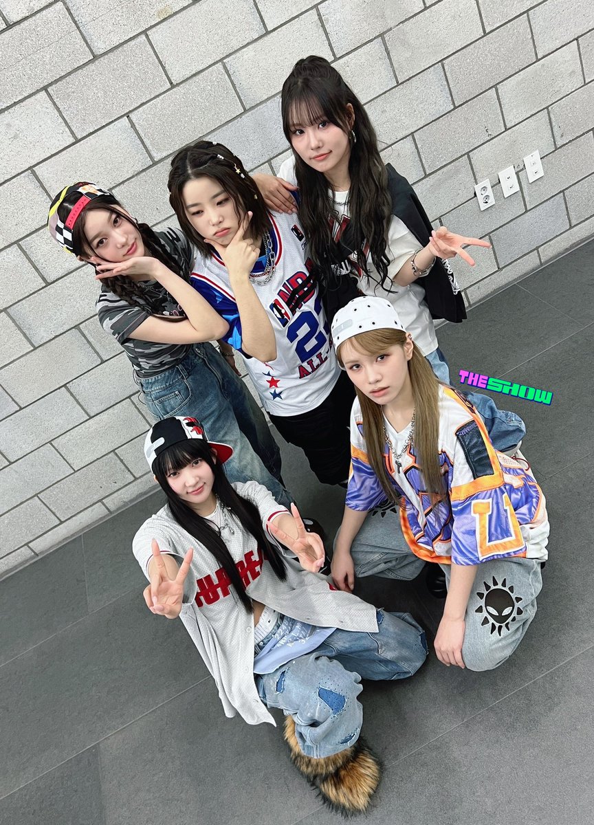 theshow_offcl's tweet image. #더쇼 캐스터가 날씨 알려드립니다‼️💨

️⚠️ 여러분 요즘 날씨 정말 조심해야 한대요…
기후 이상이랑 지구온난화 이슈로 날씨가 오락가락해서💦 따뜻하게 챙겨 입지 않으면 몸이 으슬으슬 춥고🥶 재채기가 자꾸 나오는 것이🤧 #COLD 해져버려서 #영파씨 를 한없이 사랑하고💗 안아주고…