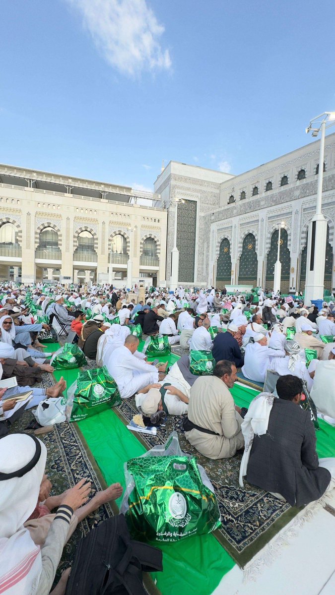 VlP2024's tweet photo. صدقة عظيمة  بـ 15 ريال 

 افطار صائم بالحرام المكي اطهر بقاع الارض
وجبه متكاملة أجرها عظيم ومُضاعف بإذن الله 
" من فطَّر صائماً كان له مثل أجره "

ساهم بما تجُود به نفسك وإن لم تستطي��ع إنشرها بالرتويت ولك أجر المتصدقيّن
التبرع سهل جدا بالموقع وسريع ❤️🌙
https://t.co/p2BkJ4QCAz https://t.co/NSG9ru0m7E