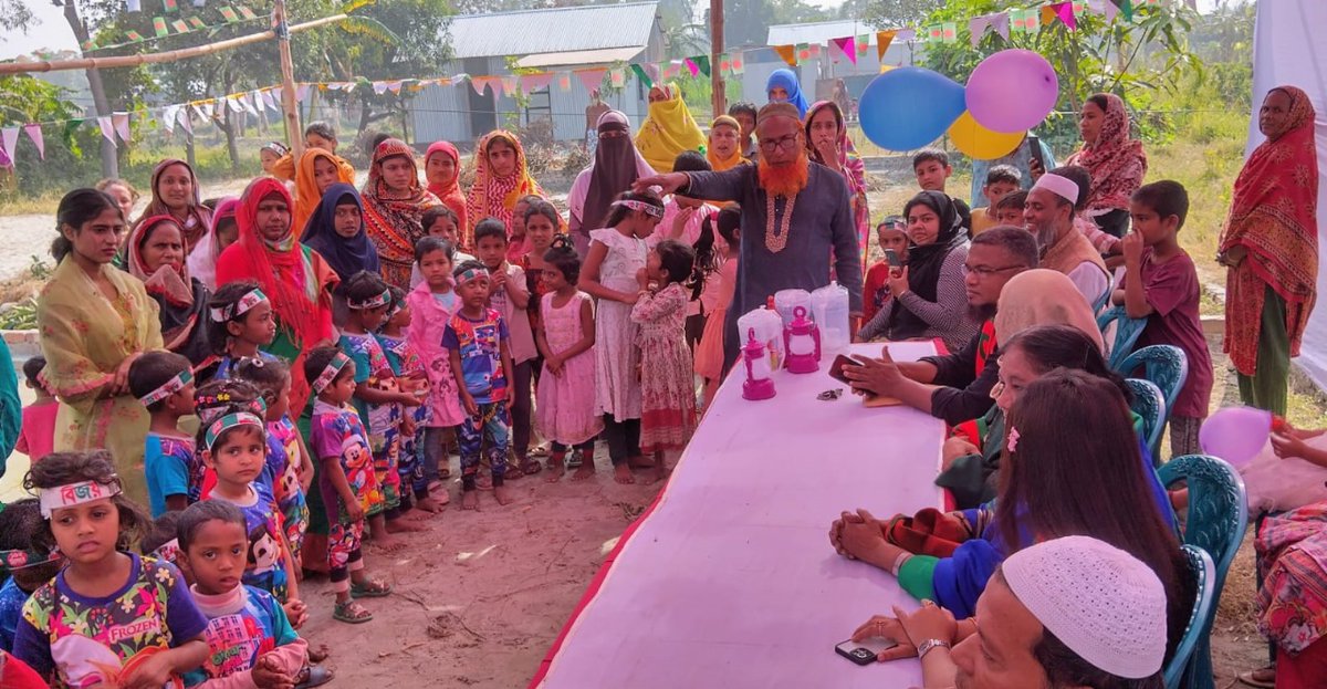 Hawkers build a school! 🏫 Fulkoli Kindergarten in Bangladesh proves community power.  #HawkersForHawkers #Education #Bangladesh #CommunityBuilding   

Article📝 written by Media Activist Tahajud Islam