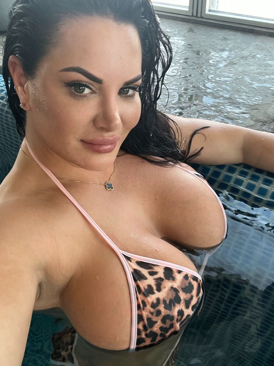 Sophie Lawsons powerful morning workout