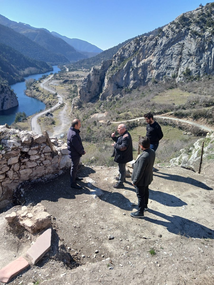 SamsunKultur's tweet photo. İl Kültür ve Turizm Müdürümüz Süleyman Demirtaş kazı çalışmaları devam eden Bafra/Asarkale'de incelemelerde bulundu. 
Samsun Müze Müdürü Kenan SÜRÜL ve Bafra Arkeoloji ve Etnografya Müze sorumlusu Hasan DİKMEN ile birlikte kazı çalışmalarını yerinde inceledi ve bilgi aldı. https://t.co/fZRTp9AKdz