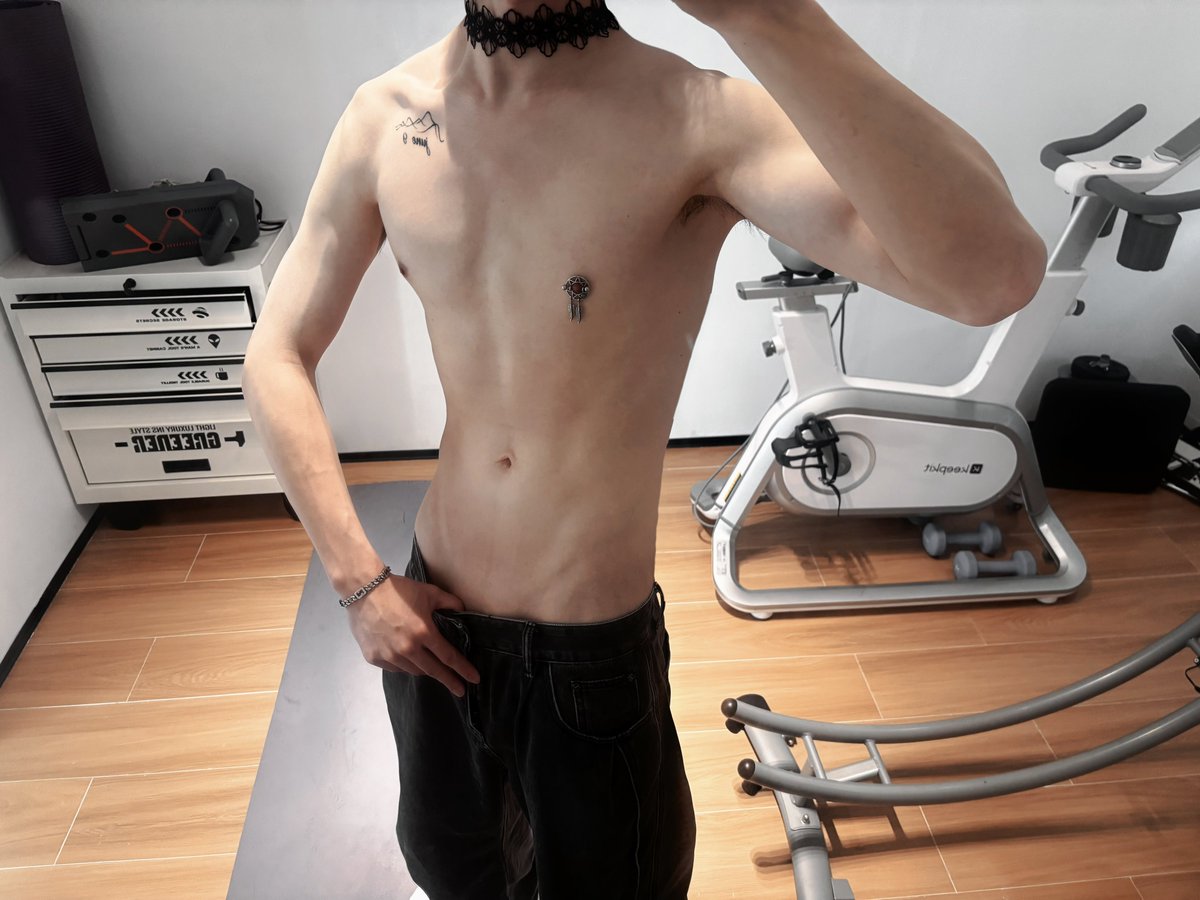 乳钉恢复差不多啦~
终于可以换上各位漂亮的钉子了😻

唯一后悔的就是为什么当时不打两个….

另外争取今年可以练一点点胸😣

#四爱小狗  #乳钉