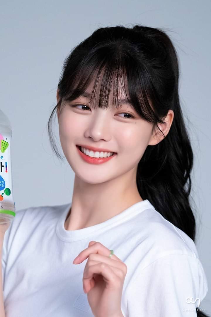 emang udah paling bener dah ngestan cewe cewe cakep ini aja 🤩 •kdm•