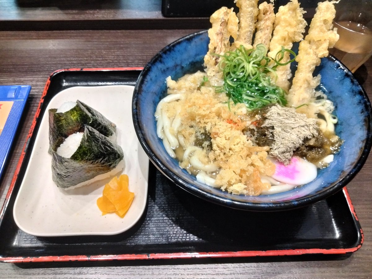 neuroandyako's tweet photo. 昼ごはん、久しぶりに、資さんうどんに行きました。ごぼ天うどんと明太子おにぎり、抹茶わらび餅ソフト。やっぱり、資さんうどんは、おいしかったです。公式LINE追加して、クーポンで50円割引。980円が930円。 https://t.co/1BpqCQAQum