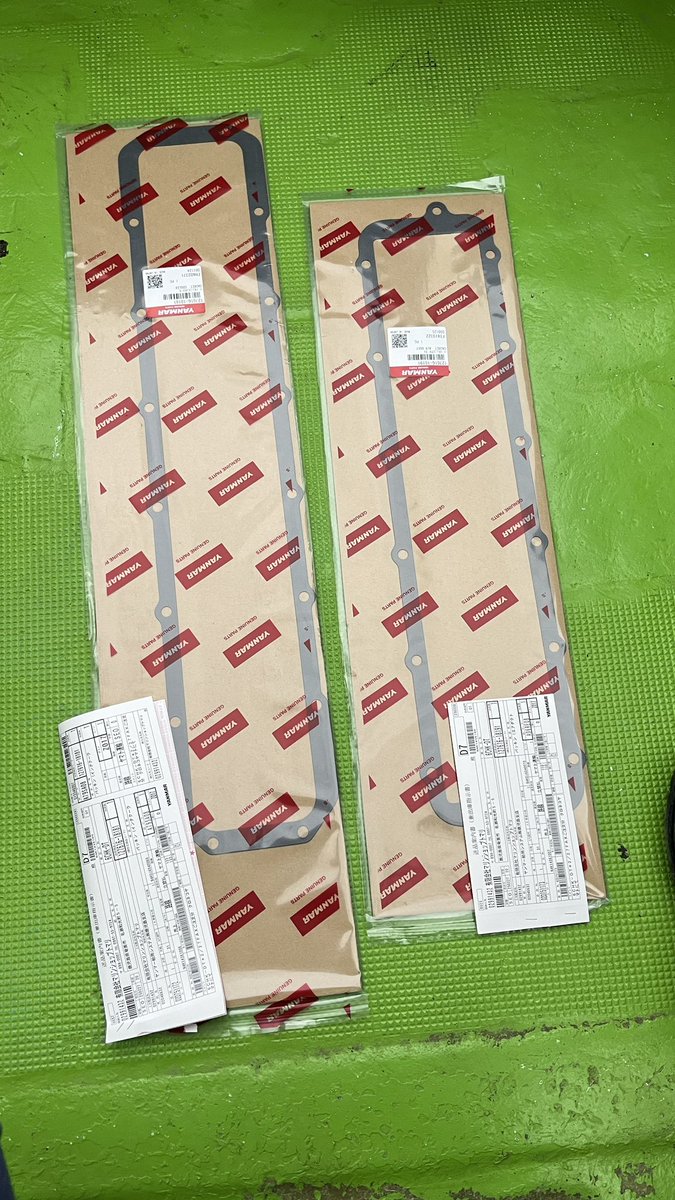 metaniummgsvs's tweet photo. 船舶エンジンのインタークーラー及び直接&amp;間接冷却系統の整備をしています。
ガスケットとパッキン、ゴム系純正で注文したら25000円くらいした。紙みたいなもん1枚3000円もすなよ https://t.co/burWvWnyBr