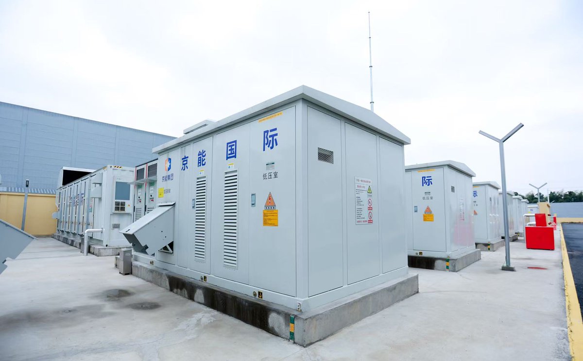 We are thrilled to share the success of our recent site visit to the 50MW/100MWh Hangzhou Xiaoshan Energy Storage Station, the first 110kV electrochemical energy storage project in the region! 

#EnergyStorage #Innovation #Sermatec #Sustainability #RenewableEnergy