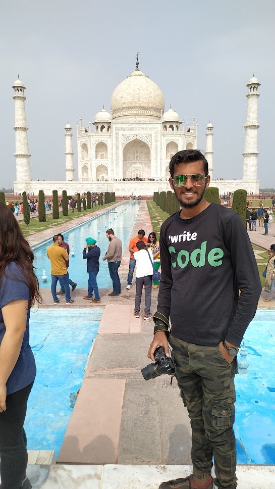 adityachatare's tweet image. Some memories never gets fade off.. 27th Jan 2020 I got this T-Shirt as prize from @Hiteshdotcom sir. 29th June 2024 I met him at Bengaluru. 2 best days of my life. His 199 pizza price courses was absolutely treat for his students in covid time.
#lco #chaiaurcode #iwritecode