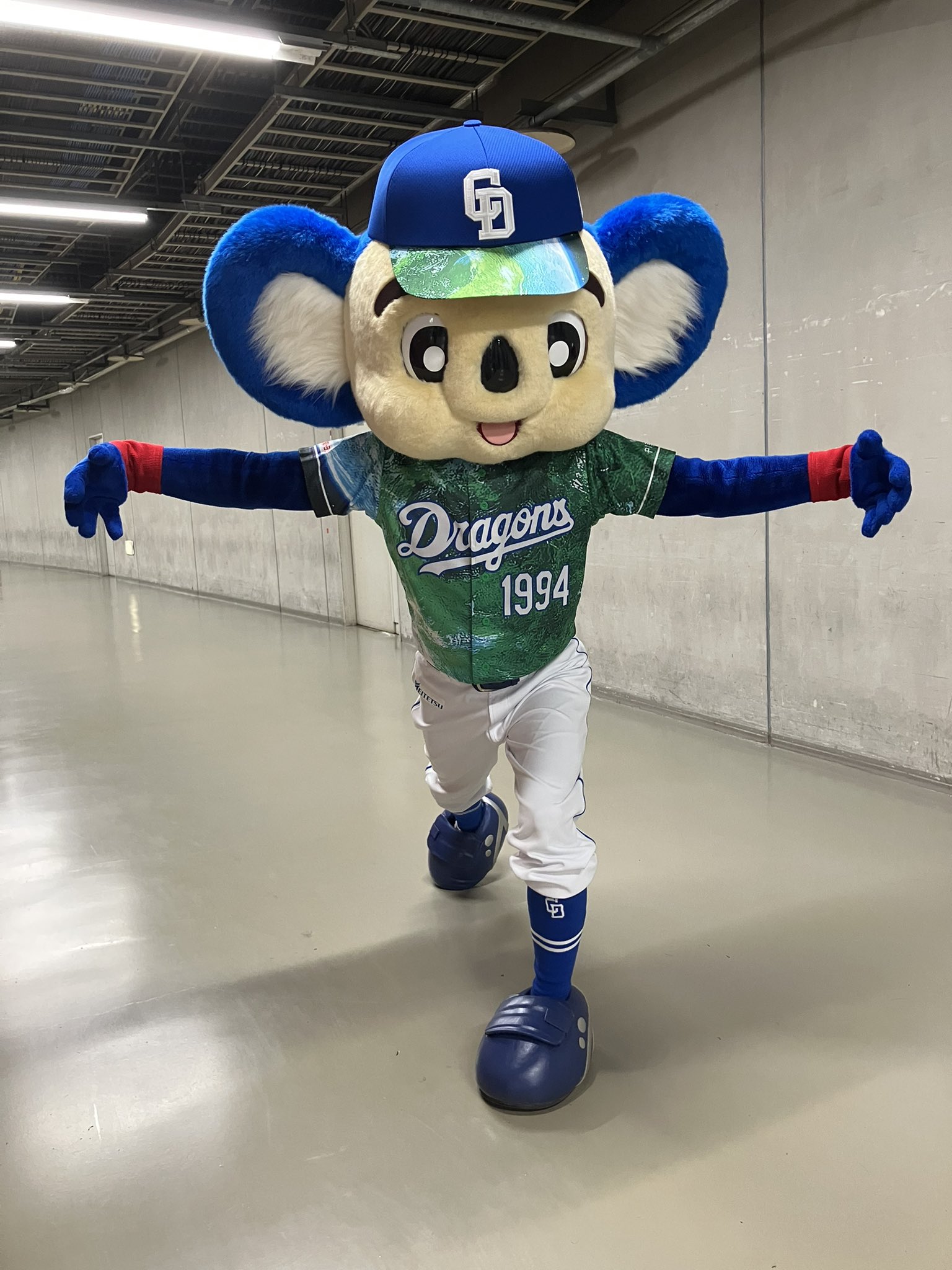 中日ドラゴンズ昇竜ユニフォーム　ドアラ 中日】ドアラ「かるいです。重力感じません」、昇竜ユニホームの