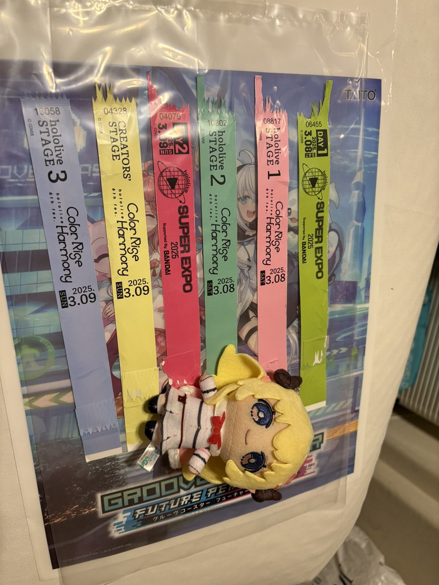 SupremeCodfish's tweet image. With some help from friends, old and new, I was able to finally assemble the legendary holofes infinity gauntlet

I was 🤏 close to crying when Wata sang "my song" at the stage right in front of me. But if I cried, then I couldn't see, so I had to hold it in 🥲

#holofes