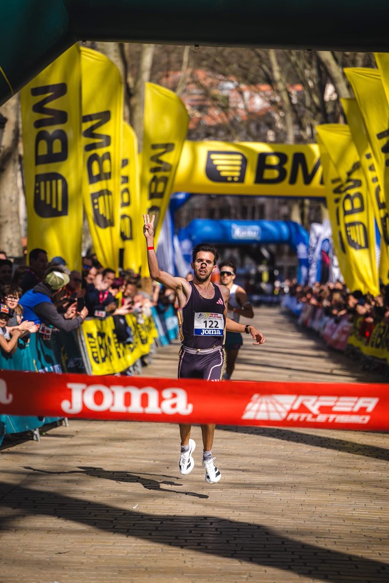 Campeón de españa de 10 k 🥇

Muy contento de volver a este campeonato y de conseguir sumar mi tercer titulo en esta distancia. 

Siempre agradecido a mi entrenador y a los que me acompañan dia a dia, que a veces confían más en mi que yo mismo.

#adidas #10k #Arturomarteam
