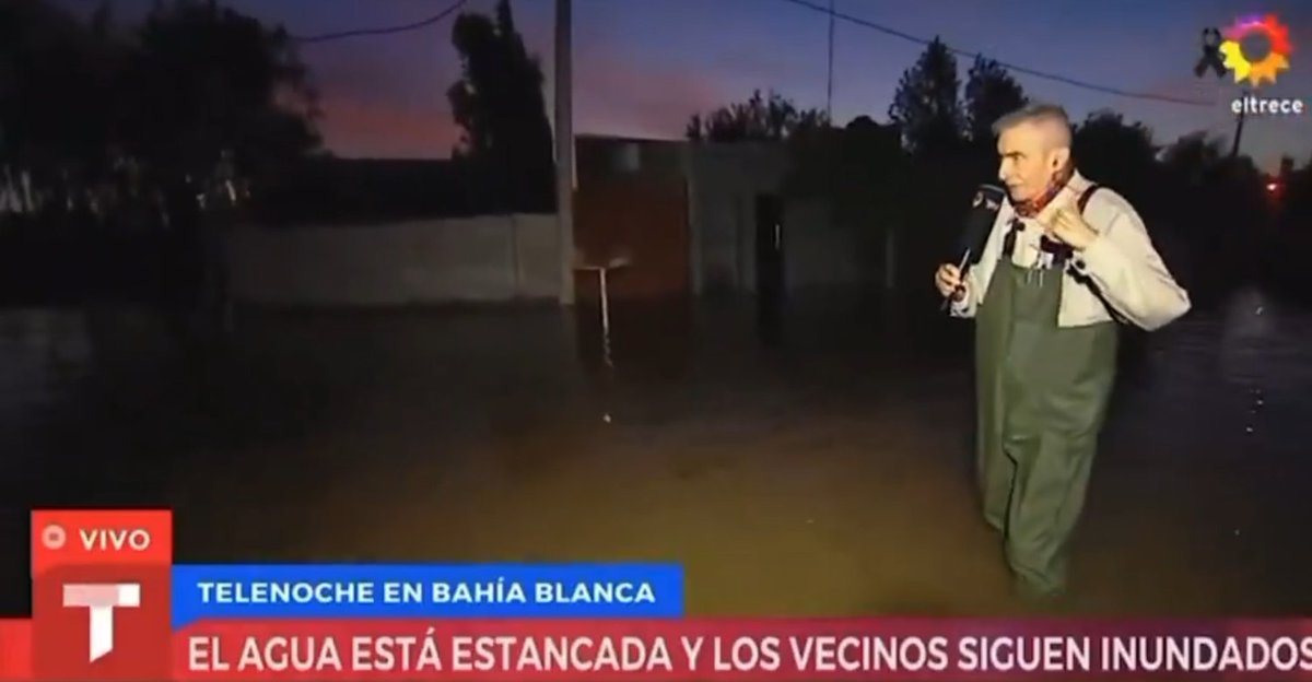 Mandaron a Nelson Castro a Bahía Blanca. De Clarín lo mandan a cubrir todas las catástrofes habidas y por haber para ver si en alguna la queda, pero el tipo vuelve cual Highlander en sus mejores épocas.