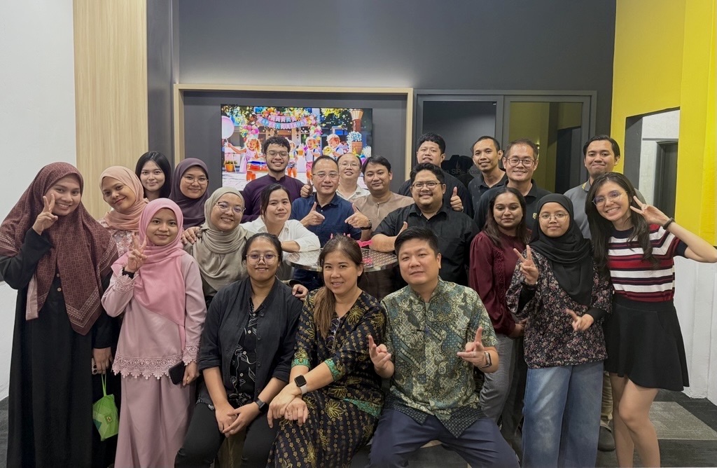 Netregy's tweet image. Buka Puasa as a Team 

Yesterday, we gathered to break fast together—a simple yet meaningful moment of reflection and gratitude. Wishing everyone observing a blessed Ramadan! 

#BukaPuasa #RamadanVibes #TeamIftar #Gratitude