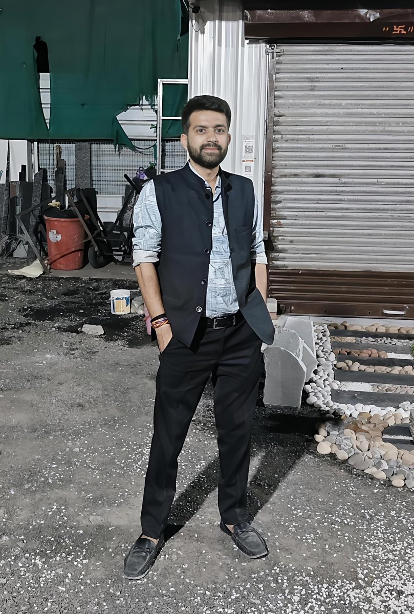 aanandkothari's tweet image. " जीवने एकान्तता अतीव महत्त्वपूर्णा अस्ति,
 एषः एव समयः यत्र वयं स्वयमेव मिलामः...!! "
Loneliness is very important in life,
This is the time where we meet ourselves...!!

- ✍️❣️
@aanandkothari 

#indore fareless #selflearn #single #life #solo
#maheshwari