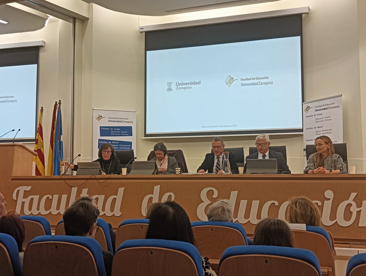 Nuestra presidenta, Marta Puente Arcos, ayer tuvo el placer de asistir a la celebración del Día de la Facultad de Educación 2025, en el Salón de Actos "Manuel Lizalde Gil"  de dicha  Facultad.