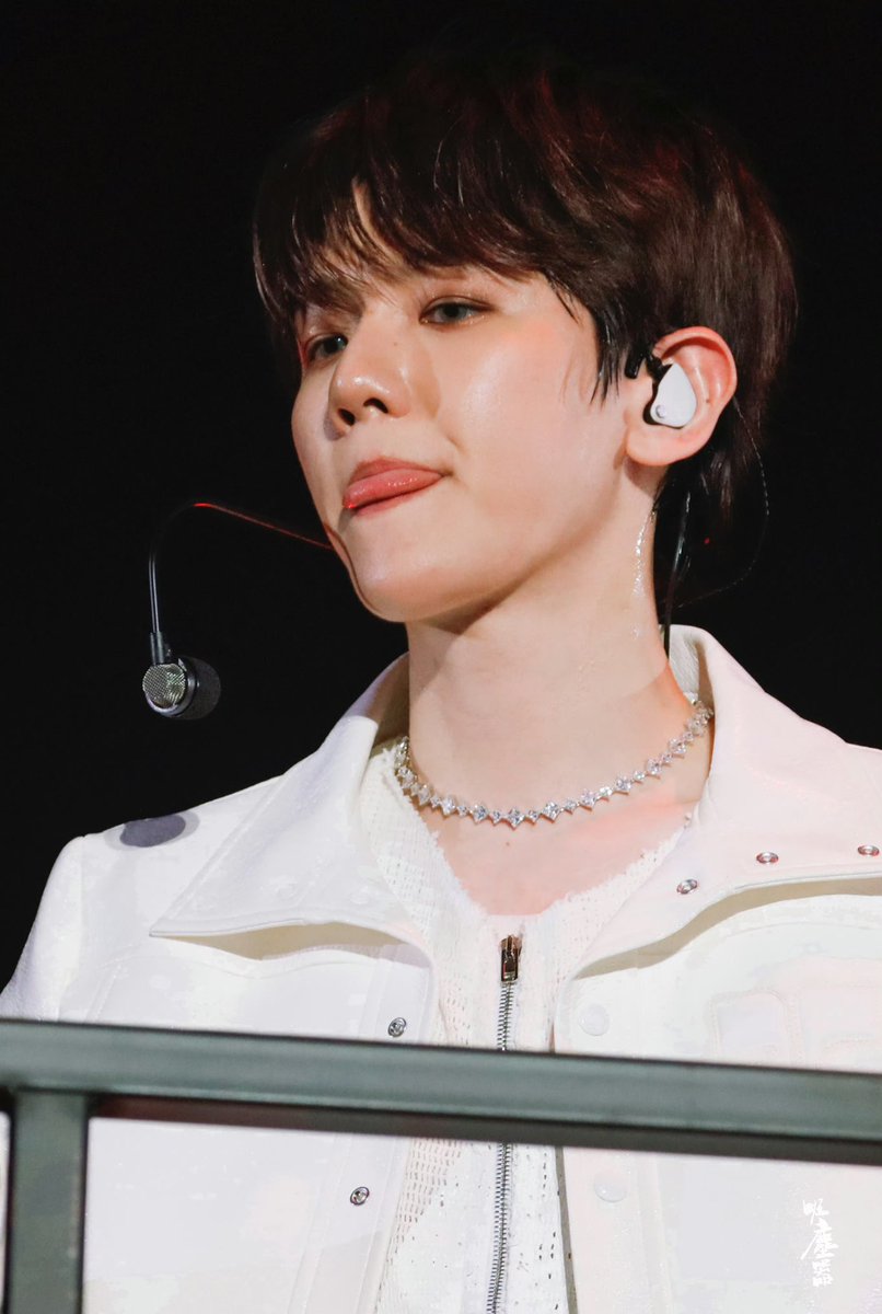 bbhperhour's tweet photo. 05:06 백현시 🩷 https://t.co/FsGfaqZXPS