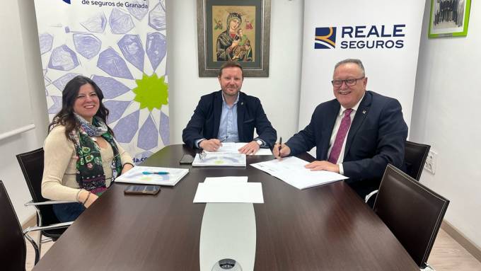 Grupo Aseguranza (@grupoaseguranza) on Twitter photo El Colegio de #Granada y <a href="/Reale_Seguros/">Reale Seguros</a> extienden su alianza
#Seguros #Mediación #Acuerdos <a href="/MediadorGranada/">Mediador Seguros GR</a>
grupoaseguranza.com/noticias-de-me… El Colegio de #Granada y <a href="/Reale_Seguros/">Reale Seguros</a> extienden su alianza
#Seguros #Mediación #Acuerdos <a href="/MediadorGranada/">Mediador Seguros GR</a>
grupoaseguranza.com/noticias-de-me…